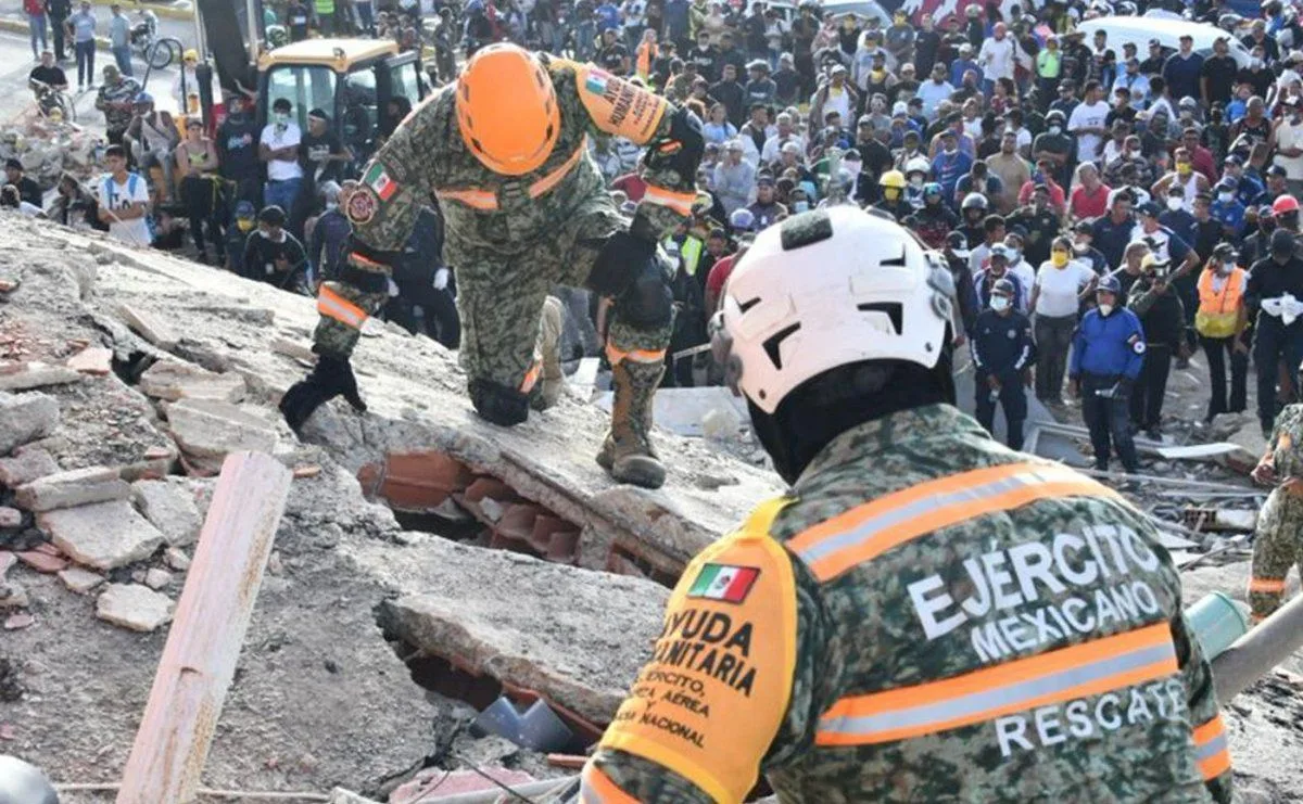 Rescatistas mexicanos describen la tragedia en Venezuela: "Es una de las más grandes a las que hemos asistido"