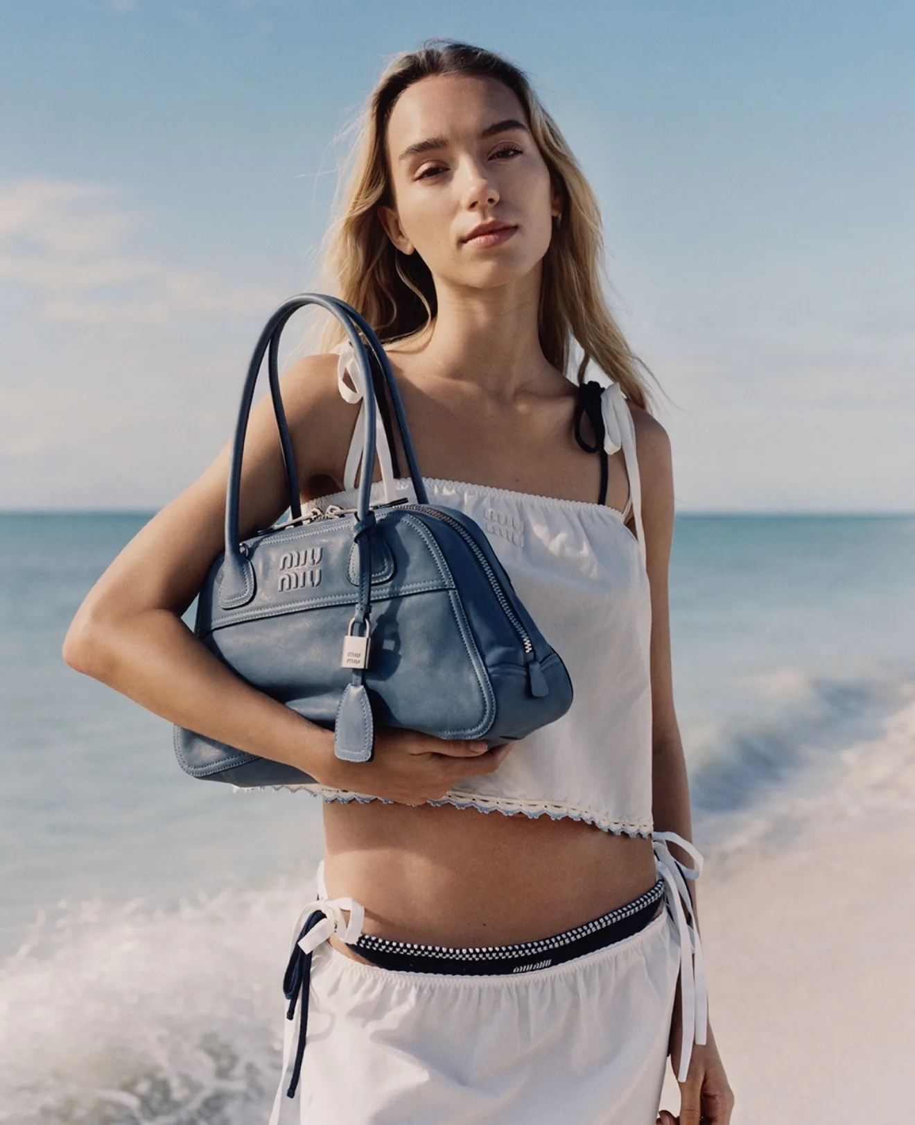 Miu Miu presenta el bolso Vivant, un diseño que redefine la elegancia cotidiana