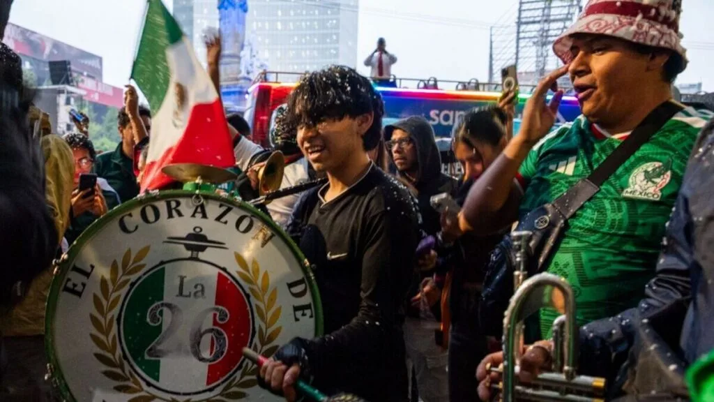Ecuador presenta una queja ante la FIFA por la "serenata" de aficionados mexicanos antes del duelo mundialista