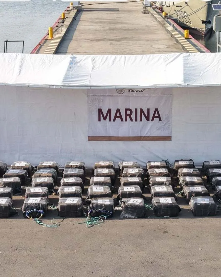 Semar asegura 1.2 toneladas de cocaína frente a las costas de Chiapas y detiene a ocho personas