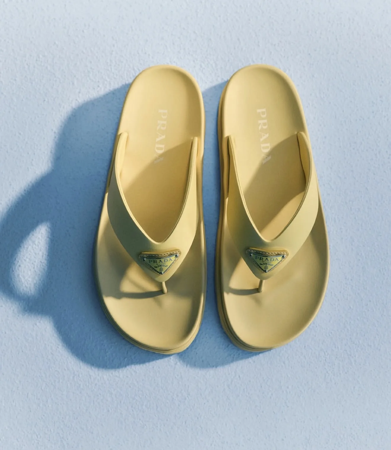 Prada apuesta por la sutileza del verano con Days of Summer Accessories