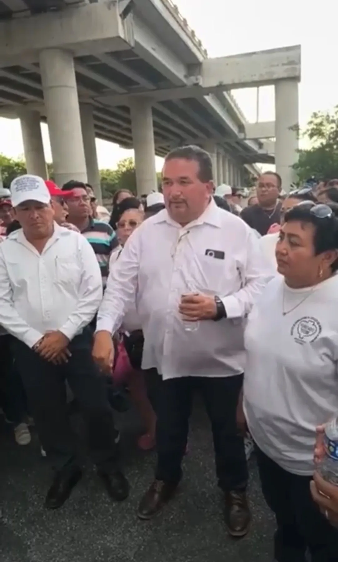 Bloqueos en la carretera Mérida-Progreso desatan sospechas de trasfondo político; señalan intento de golpear a Erik Rihani