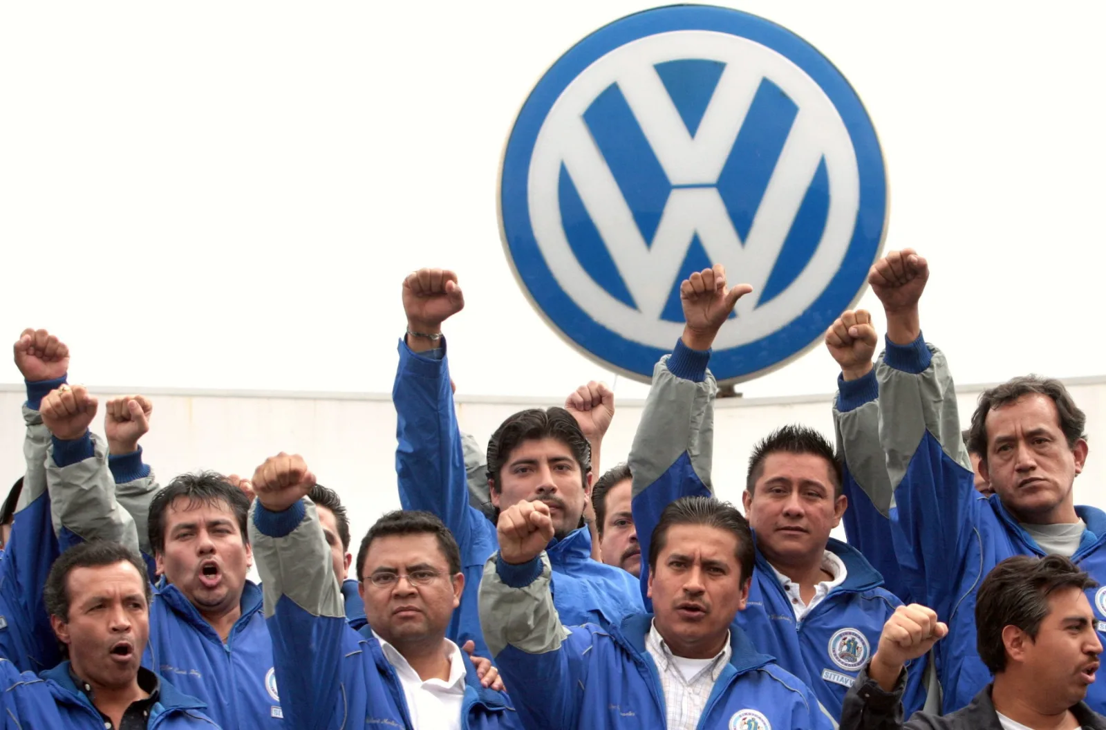 Trabajadores de Volkswagen exigirán cuentas al CEO por plan de reestructura que amenaza 140,000 empleos