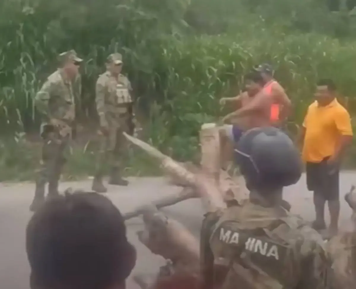 Pescadores de Campeche retienen a elementos de la Marina y Guardia Nacional para recuperar compresores decomisados