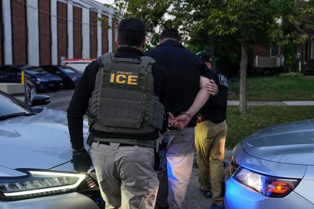 ICE rompe récord con más de 43 mil arrestos de migrantes en junio