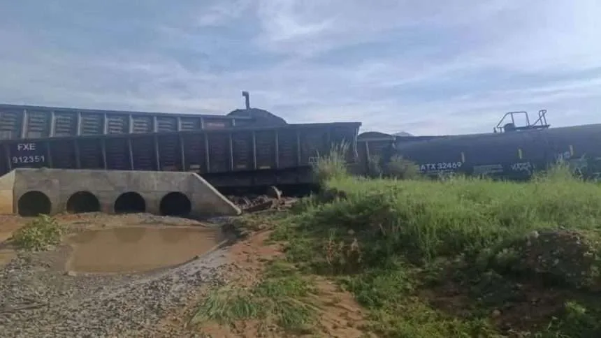 Descarrilamiento de tren provoca derrame químico y activa emergencia en Sonora