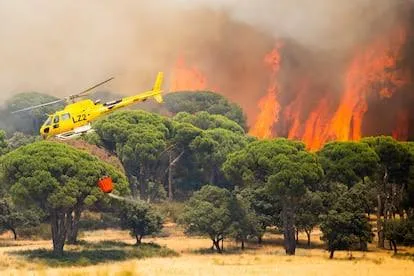 Incendios en España y Francia obligan a evacuar a más de 30 mil personas
