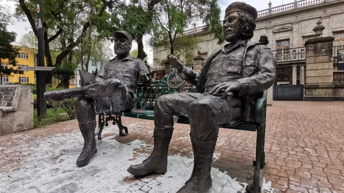 Clara Brugada reconstruirá estatuas de Fidel Castro y el Che Guevara en CDMX