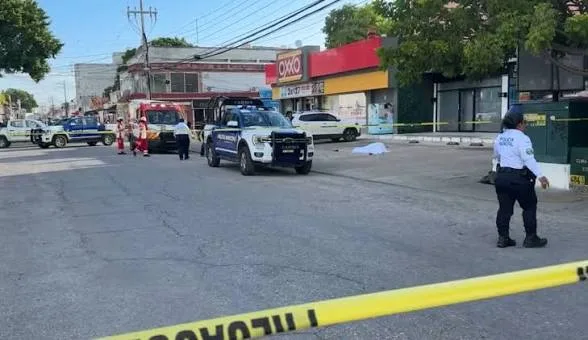 Ejecutan a un hombre en el estacionamiento de un Oxxo en Ciudad del Carmen