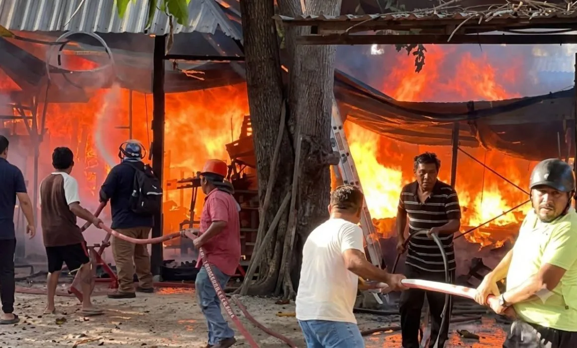 Incendio consume parte de una academia de danza en Calkiní, Campeche