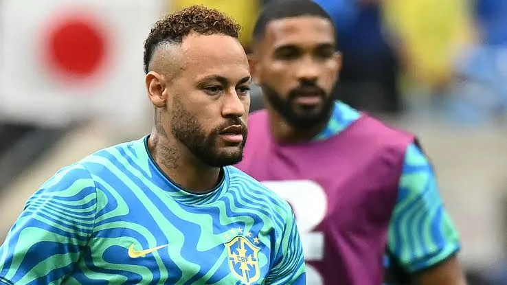 Neymar da asistencia, responde a insultos y vive otra noche caótica con Santos