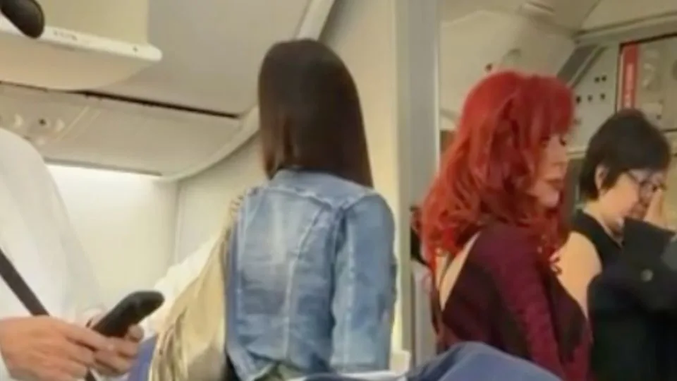 Layda Sansores viaja en clase Premier a Madrid y desata críticas por austeridad