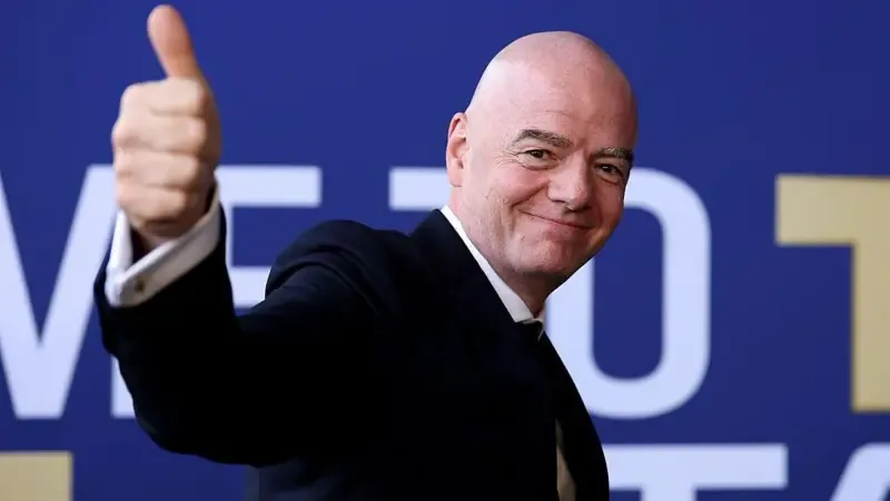 Gianni Infantino se disculpa por el polémico plan de inversión privada y seguirá al frente de la FIFA
