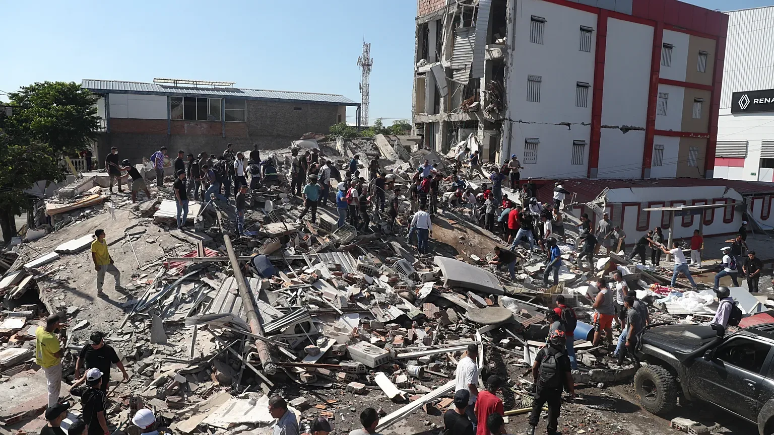 Colombia declara tres días de luto nacional por víctimas del terremoto de 7.4