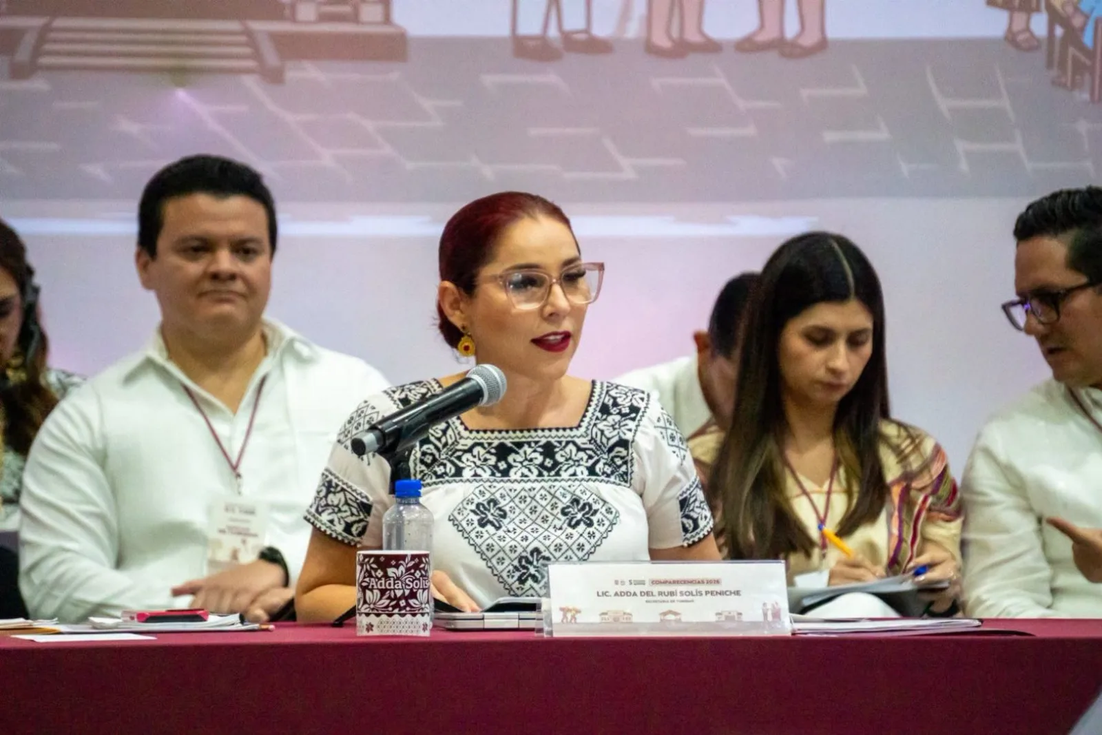 Secretaria de Turismo de Campeche rompe en llanto durante comparecencia y reconoce falta de experiencia