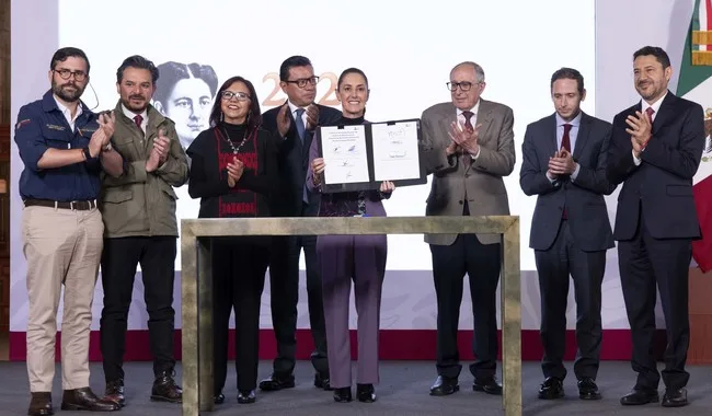Presidenta firma decreto para creación de 12 mil 750 consultorios del Servicio Universal de Salud
