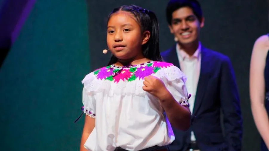 Niña chiapaneca de 8 años crea un calentador de agua solar