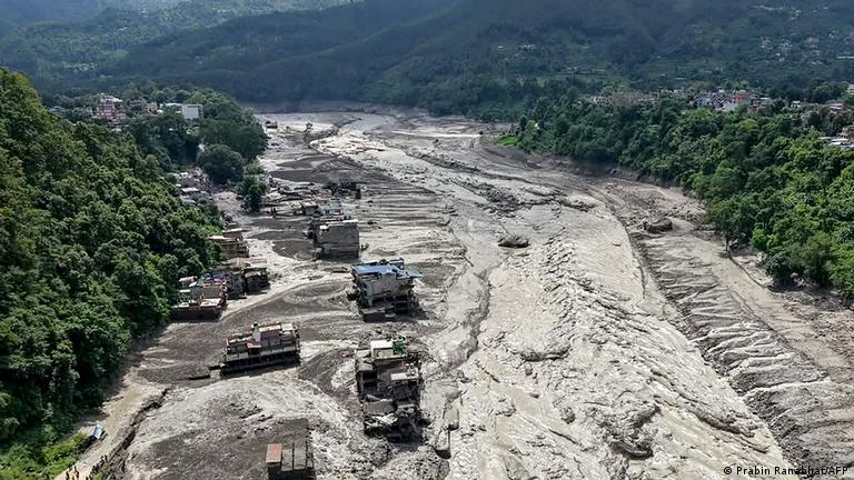 Inundaciones en Nepal dejan al menos 55 muertos y casi 400 desaparecidos