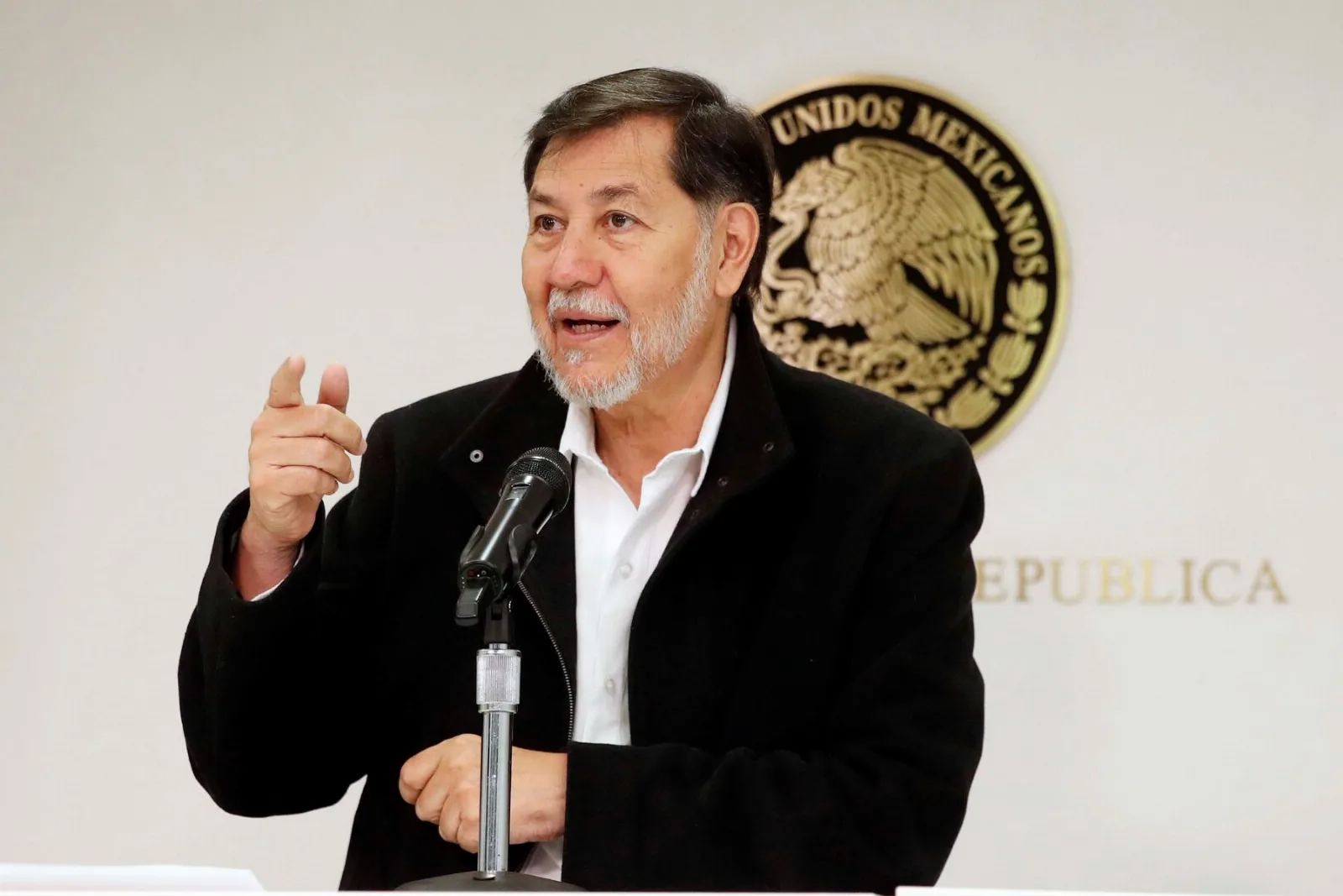 Fernández Noroña pide entrar a la contienda por la presidencia del Senado