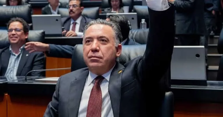 Senador Enrique Inzunza rompe con la bancada de Morena en el Senado