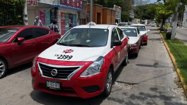Localizan en Ciudad del Carmen un taxi ligado a un asalto armado con caja fuerte incluida