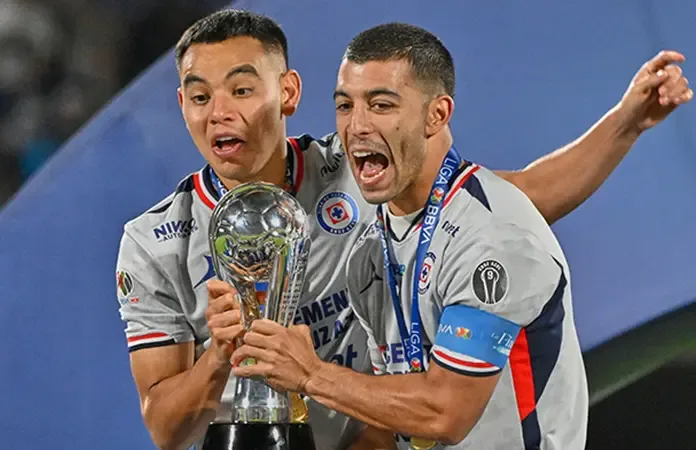 Erik Lira da el salto a Europa: Cruz Azul confirma su venta al Mónaco