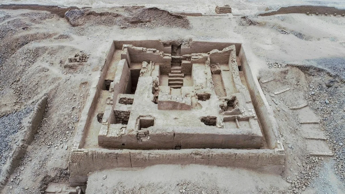 Arqueólogos desentierran tumba chimú intacta con 38 cuerpos cerca de Chan Chan, en Perú