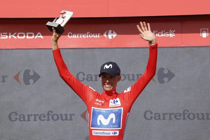 Enric Mas resiste a Roglic en la crono de Jerez y aprieta el maillot rojo de la Vuelta