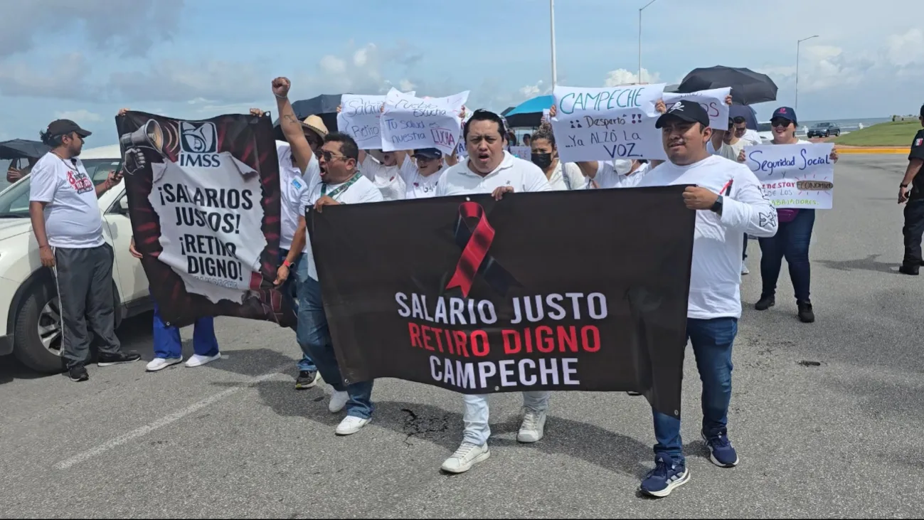 Trabajadores del IMSS marchan en Campeche por salarios dignos e insumos médicos