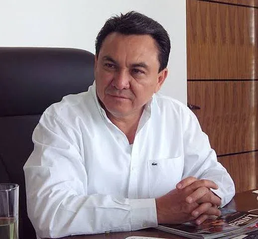 Liborio Vidal se registra en Morena por Mérida