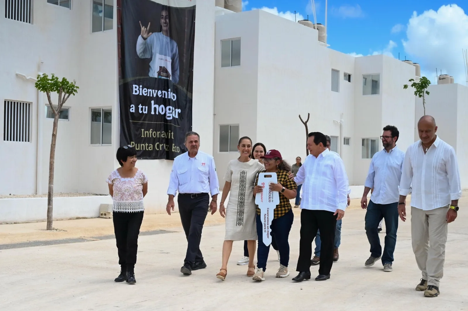 Claudia Sheinbaum entrega 432 viviendas en Umán y anuncia meta de más de 72 mil casas para Yucatán