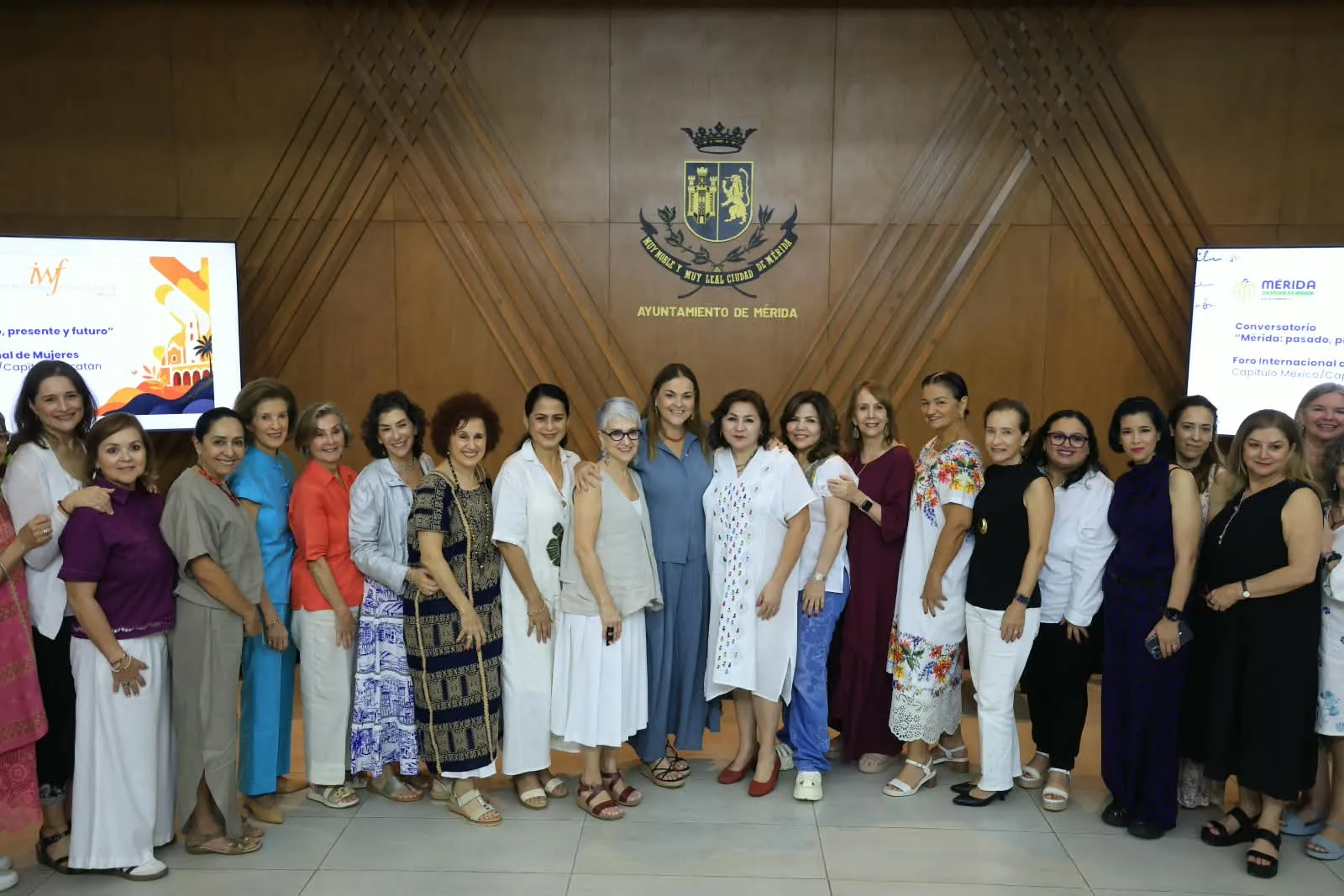 Cecilia Patrón comparte con mujeres su visión de una Mérida más ordenada y justa para todas