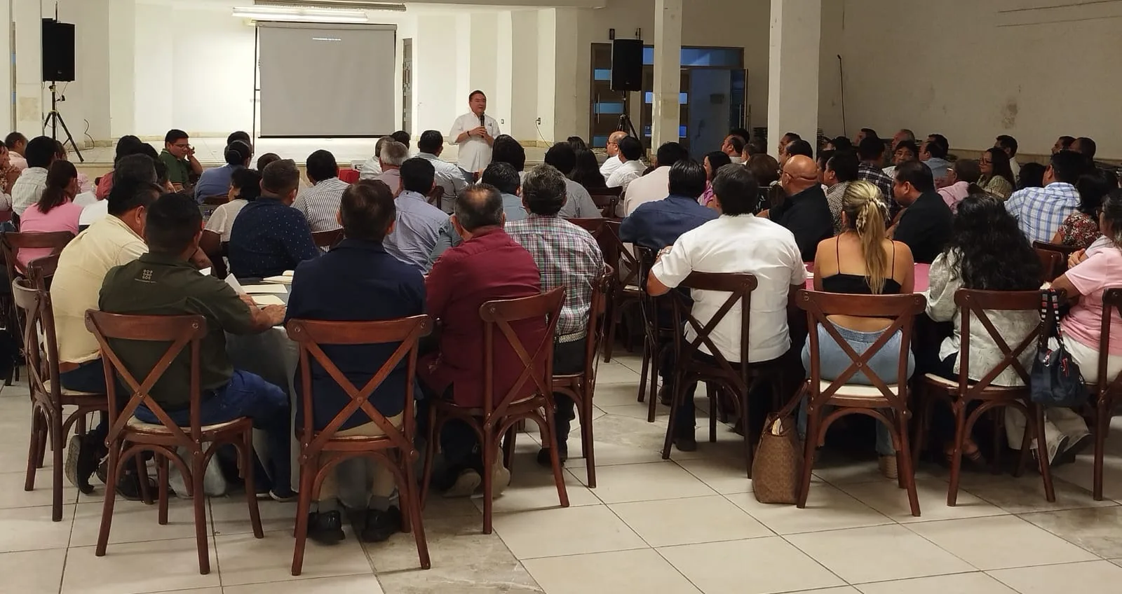 Liborio Vidal llama a sumar liderazgos en Mérida y ofrece respetar encuesta de Morena