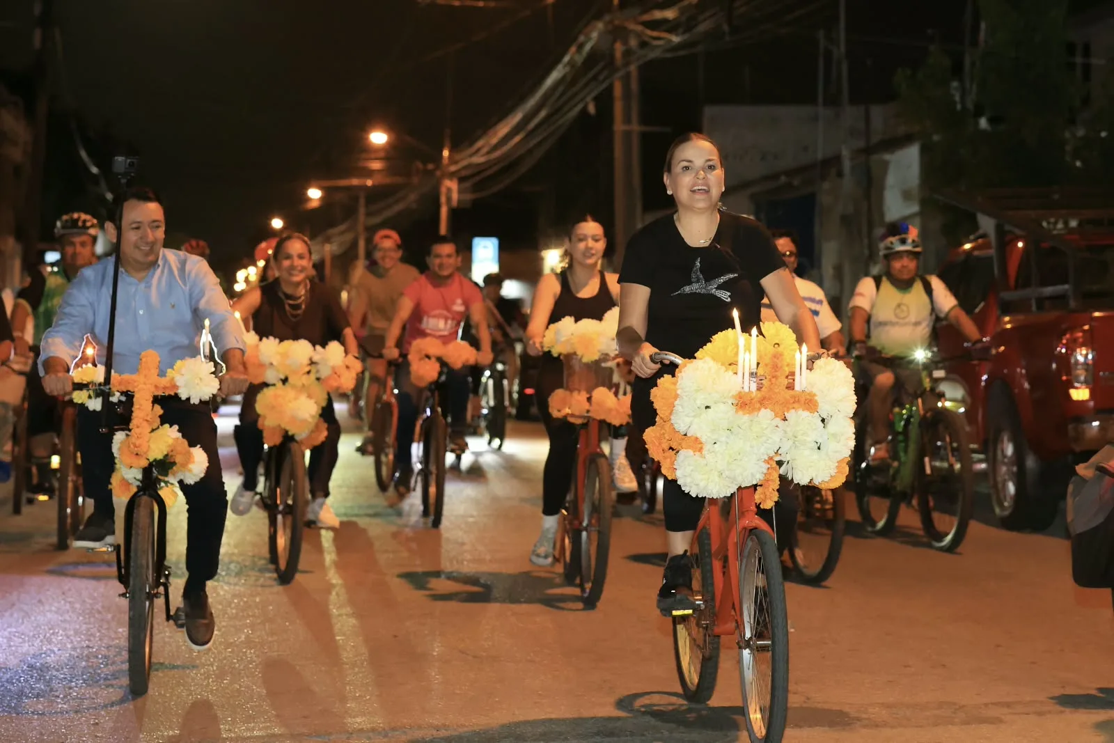 Más de 3 mil ciclistas se apropian de calles del centro de Mérida en la décima Rodada de las Ánimas