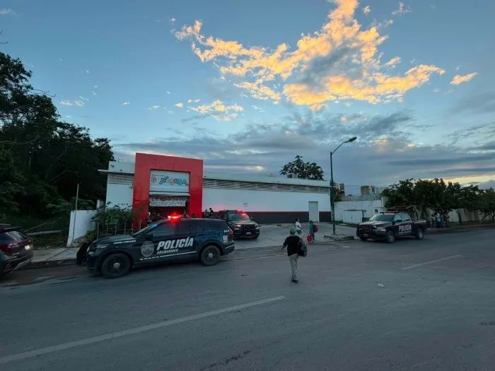 Asaltan tienda Dunosusa en Villas del Sol y desatan operativo policiaco en Playa del Carmen