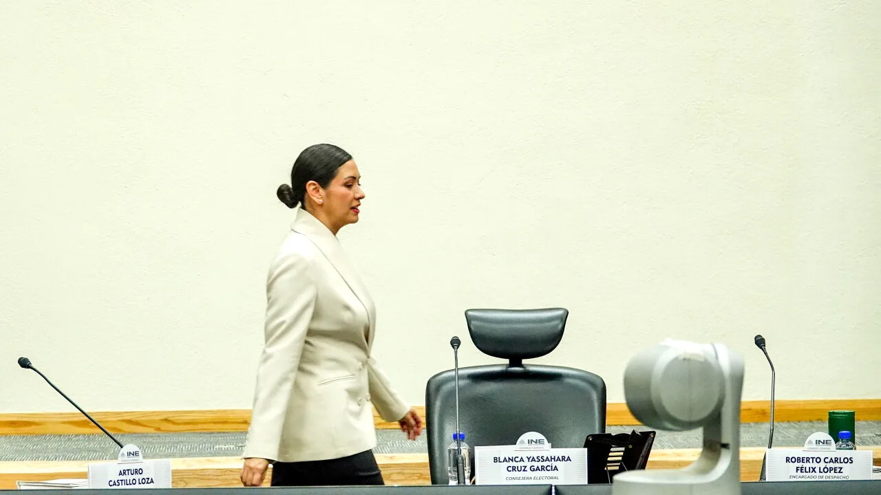 Blanca Cruz García asume presidencia interina del INE entre reclamos de consejeros y partidos