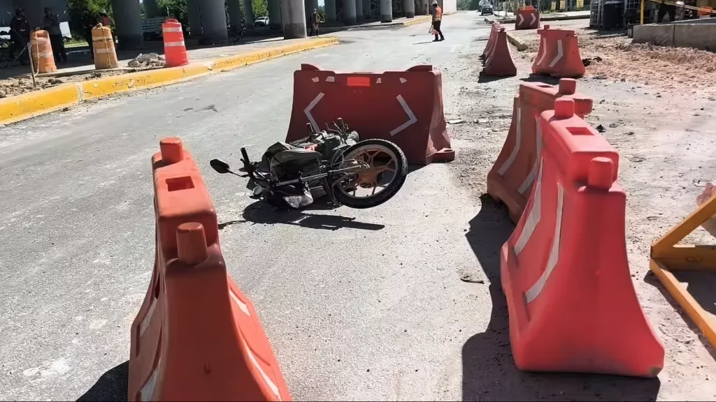 Brutal choque en Campeche: automovilista embiste a motociclistas y deja dos heridos