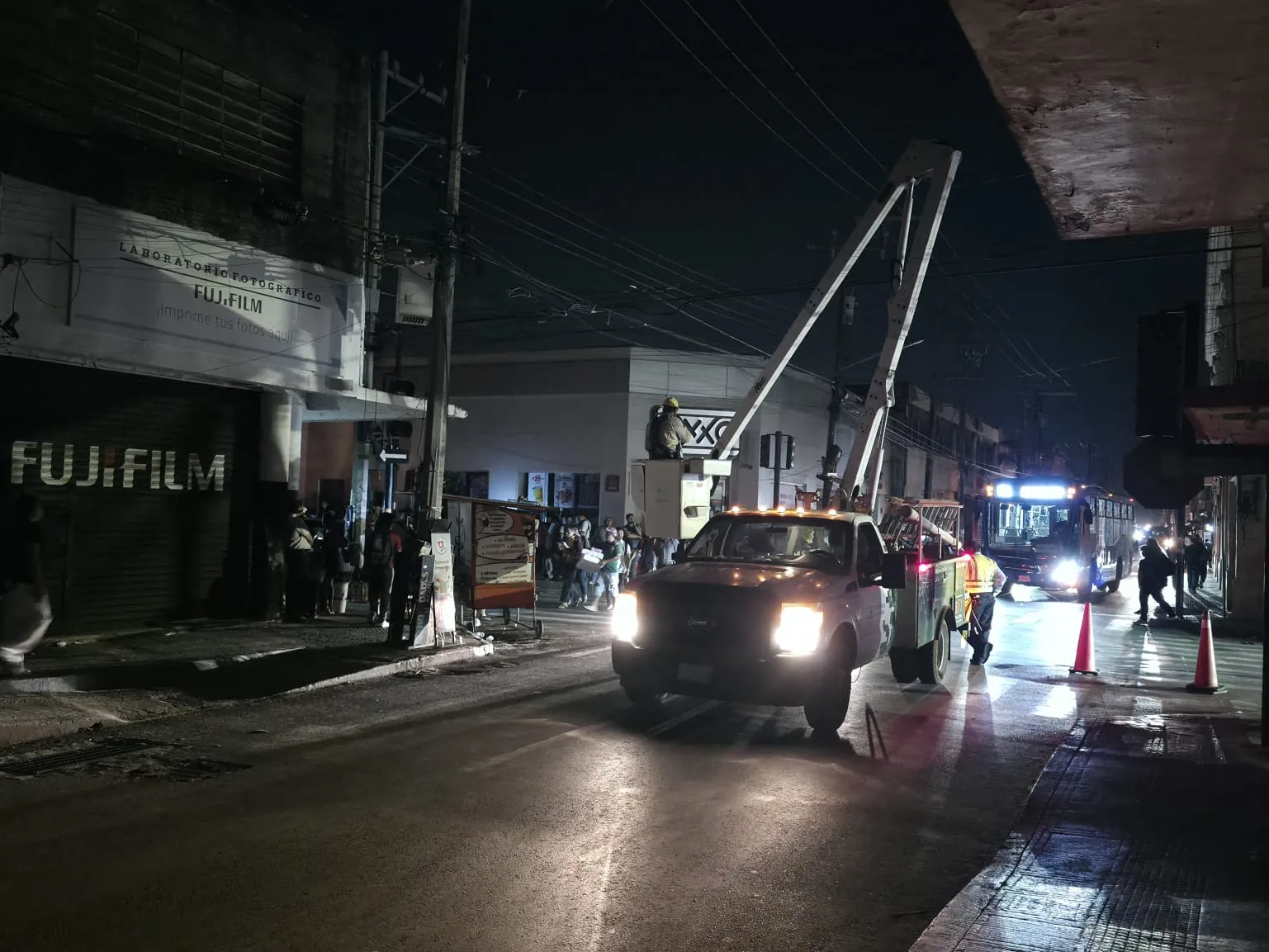 CFE repara falla eléctrica en el centro de Mérida y deja sin semáforos la zona