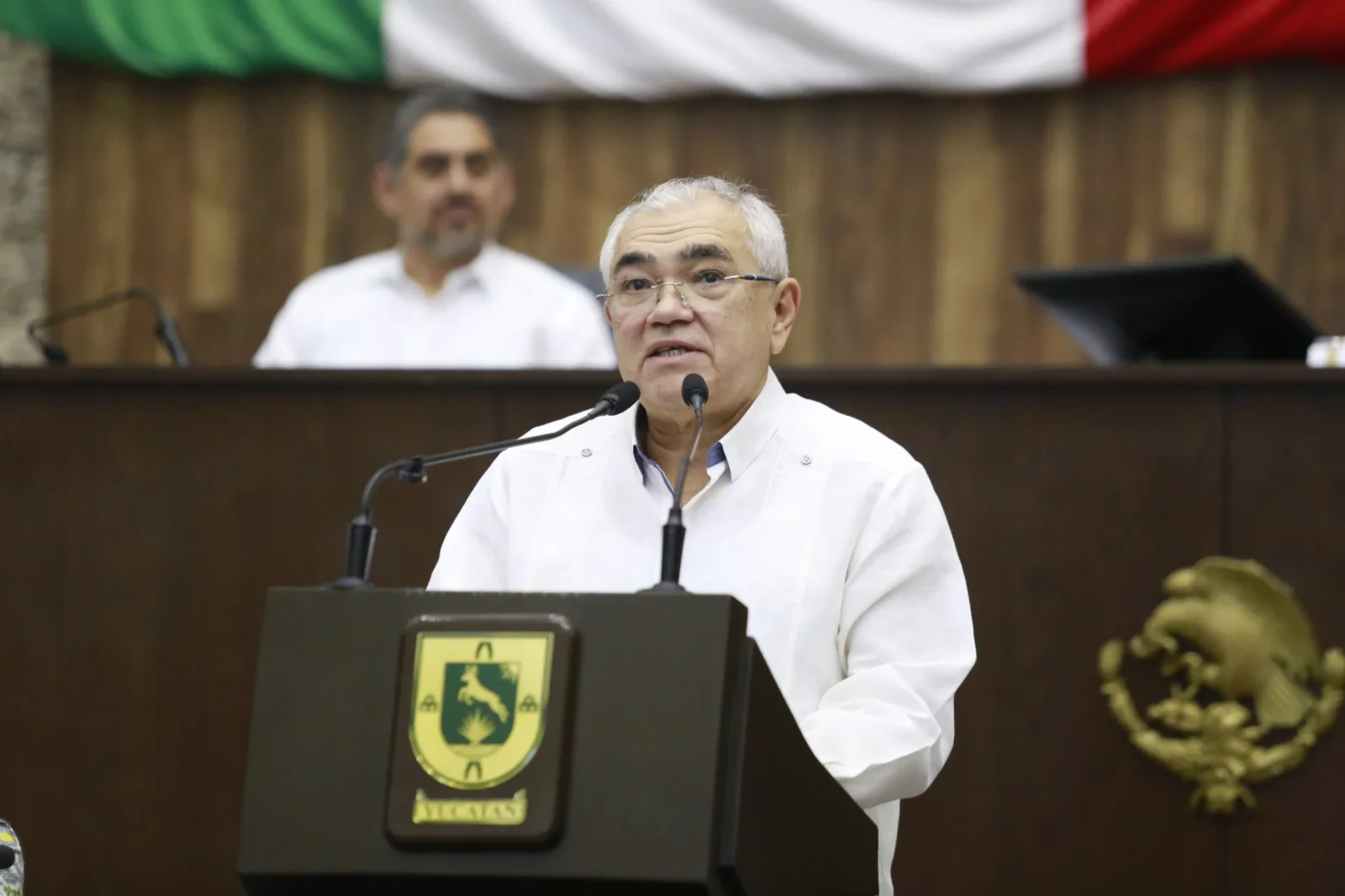 Cirujano pediatra pide mejorar hospitales al recibir Médico del Año 2026 en Yucatán