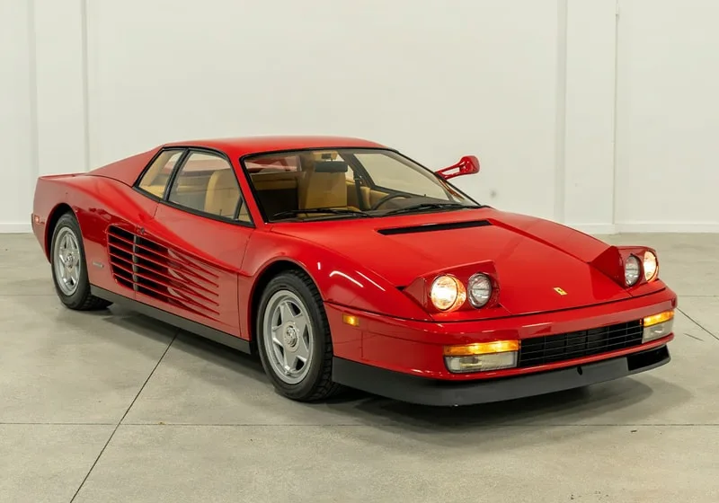 Drake recibe un Ferrari Testarossa de 1986 en su cumpleaños número 40 en Nueva York