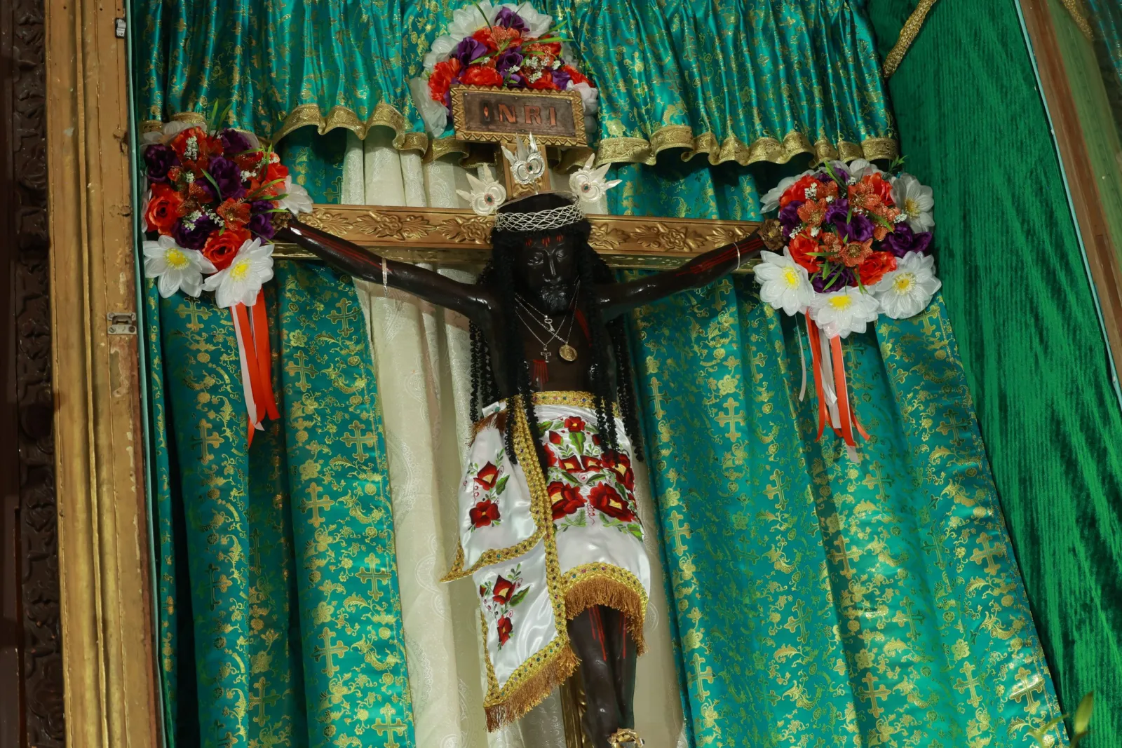 El Cristo Negro de Sitilpech llega a Izamal tras peregrinación de siete kilómetros
