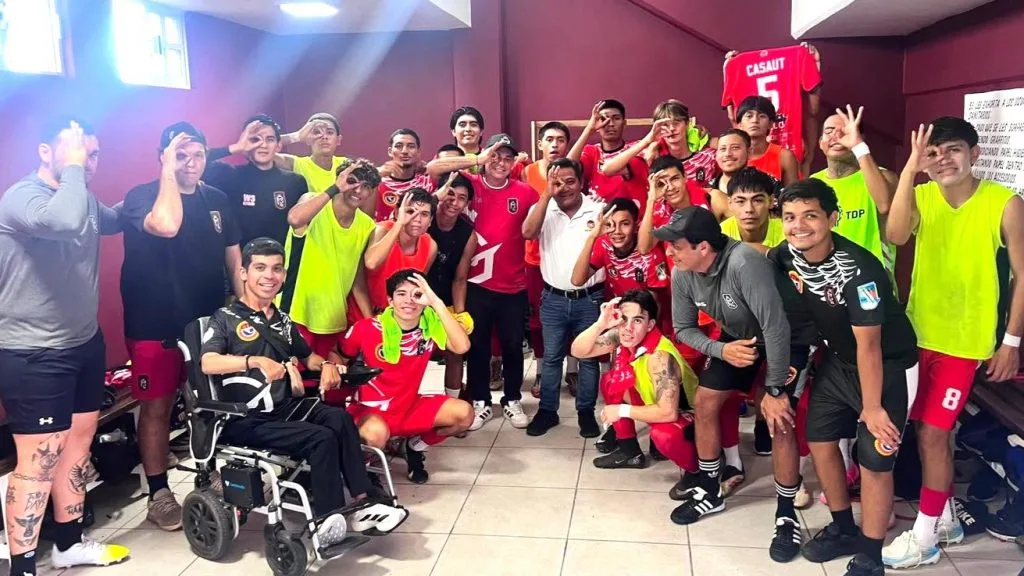 Entrenador cancunense con parálisis cerebral dirige a Búhos de Puerto Morelos en la Liga TDP
