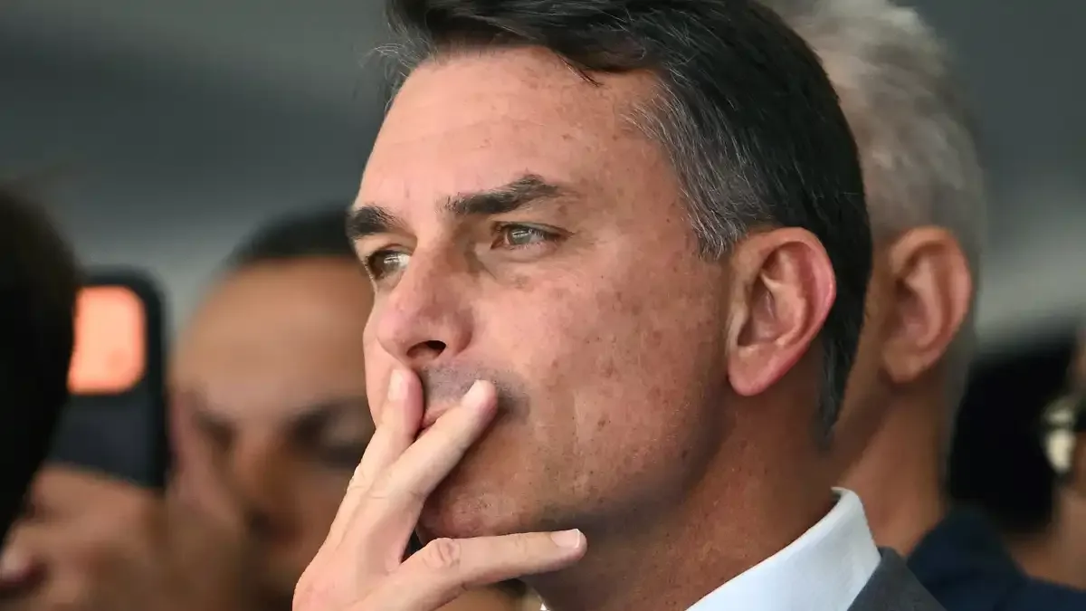 Estados Unidos otorga visados a Flávio Bolsonaro y a su familia tras especulaciones sobre su paradero