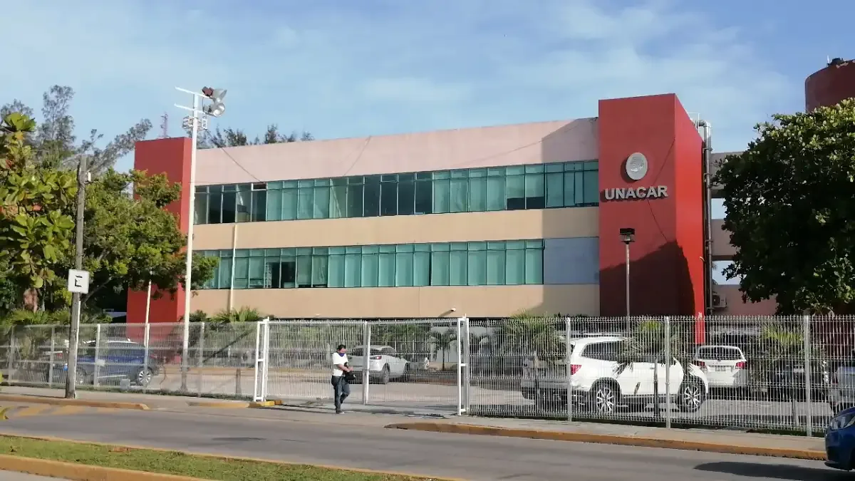 Exsecretario de la Unacar cuestiona reelección indefinida de la rectora y caída de matrícula