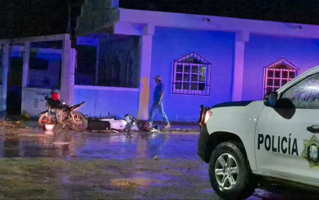 Fuerte choque de motocicletas en Champotón deja tres heridos; uno estaría grave