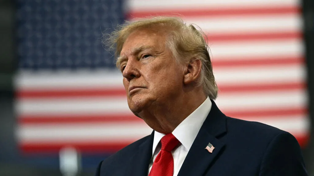 Gobierno de Trump demanda para bloquear triunfo demócrata en el Senado por Alaska