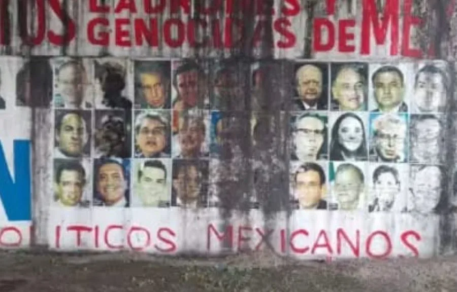 Grafiteros con permiso municipal cubren el Muro de Políticos Corruptos en Cancún