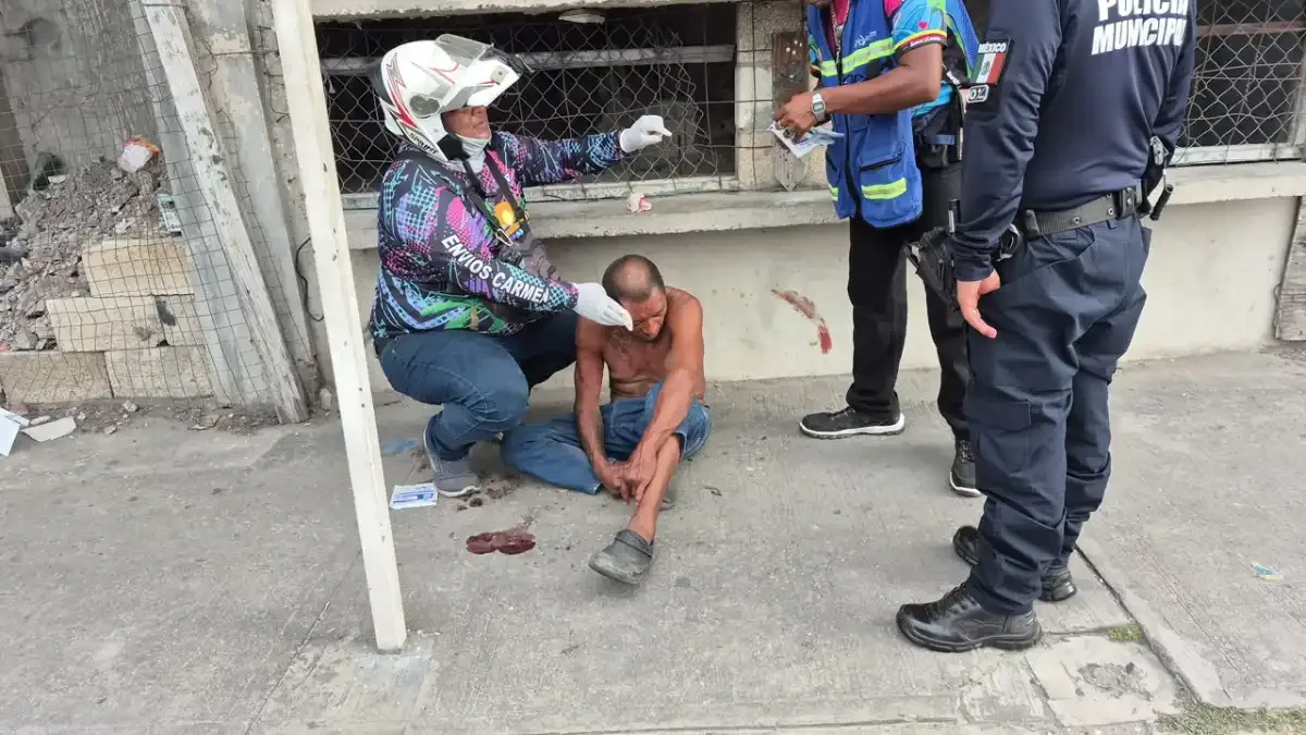 Hombre identificado como "El Mara" se lesiona la cabeza al caer en Ciudad del Carmen