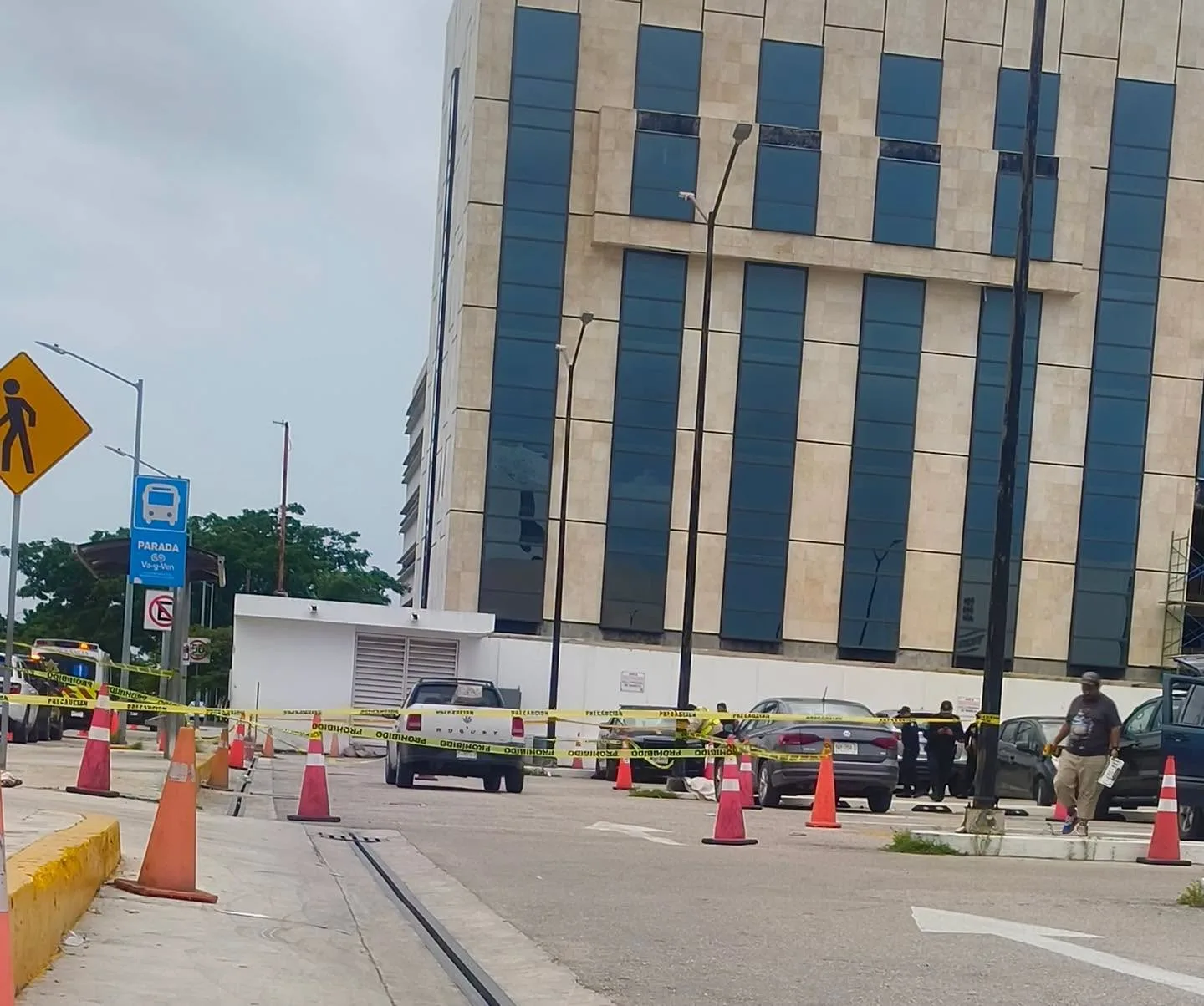 Hombre muere mientras esperaba turno para trámite de licencia en el Centro de Servicios Yucatán