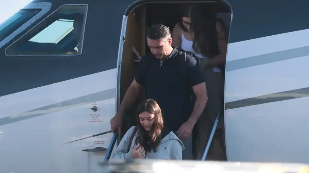 Intermediario pagó 150.000 dólares desde cuenta en EE.UU. para fletar el vuelo de Flávio Bolsonaro